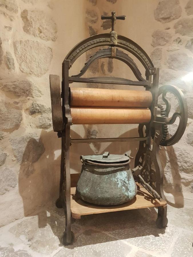 Vila Djuro Mikijelj Donji Stoliv Esterno foto