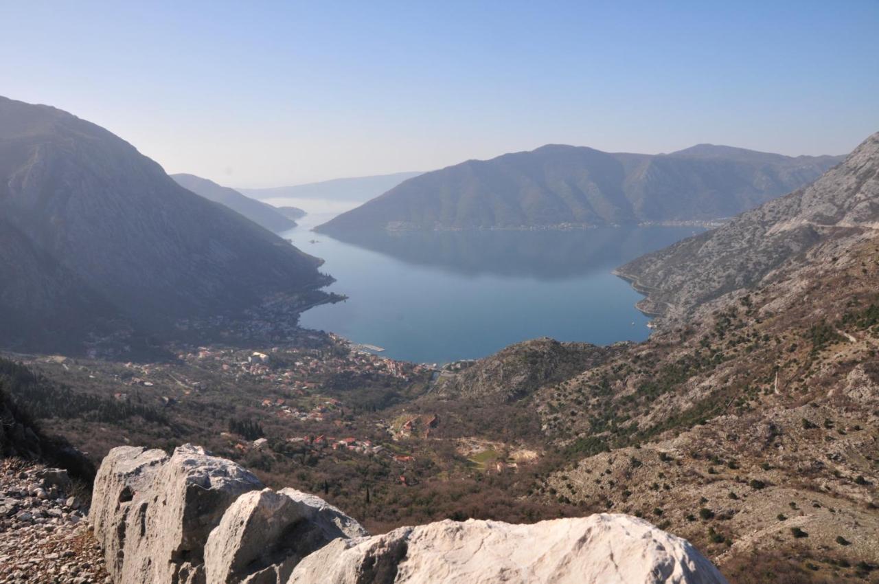 Appartamento Vila Djuro Mikijelj Donji Stoliv Esterno foto