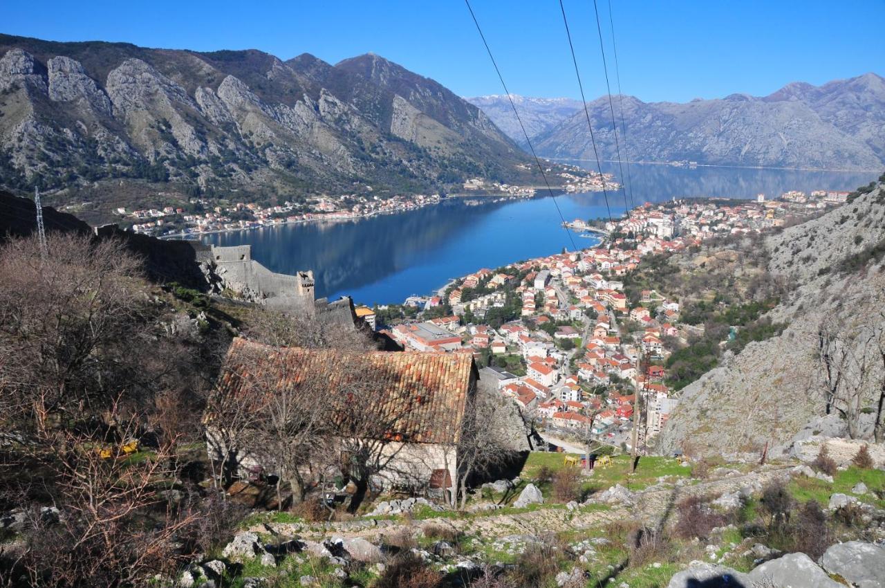 Appartamento Vila Djuro Mikijelj Donji Stoliv Esterno foto